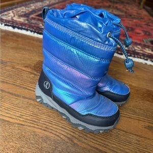 Toddler girl Land’s End snow boots, size 9